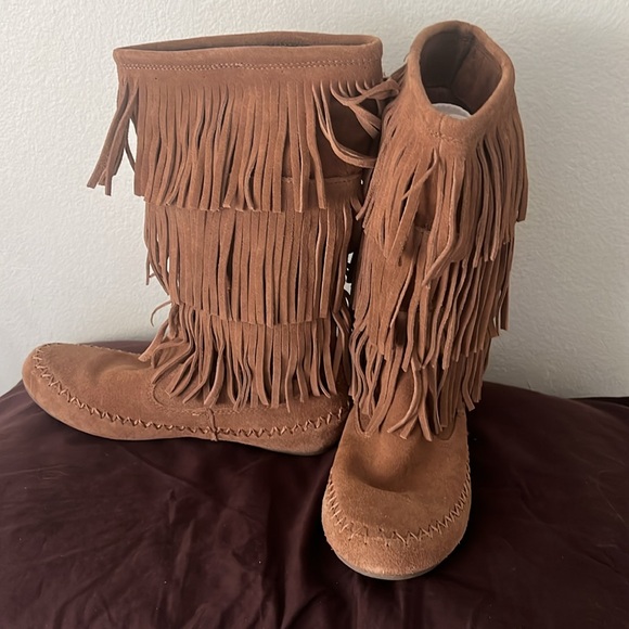 Fringed Brown Moccasin Boots - Picture 3 of 5